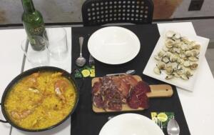 Menú para dos en la playa de Poniente