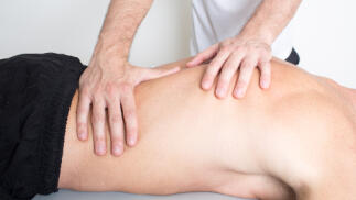 Masaje deportivo con aromaterapia y electrodos