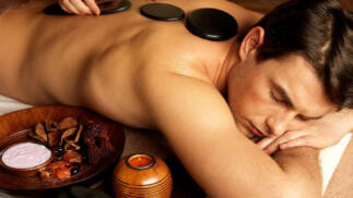 Masaje descontracturante o relajante con piedras calientes y aromaterapia